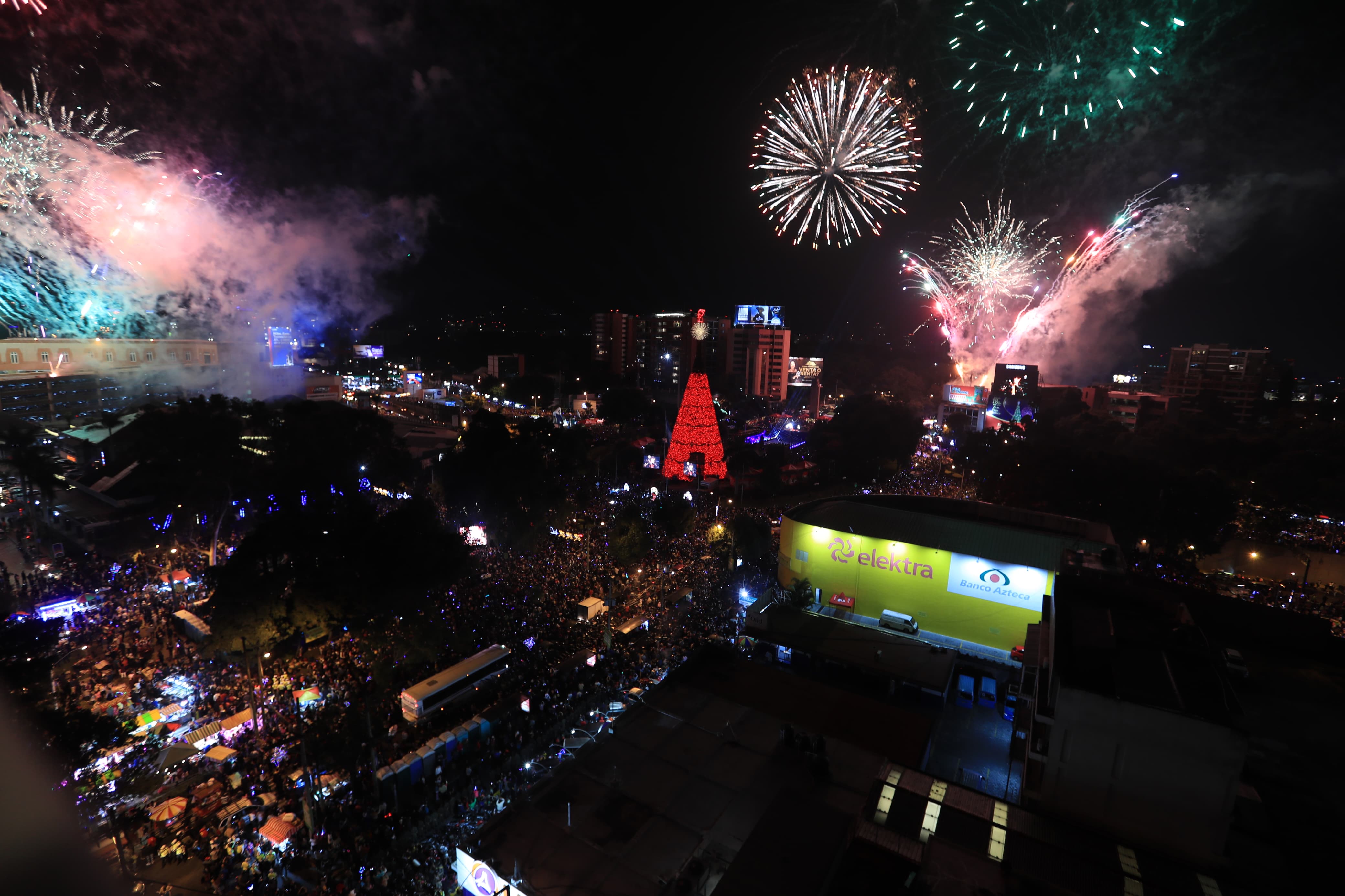 Llega la época de Navidad: inicia el Festival Árbol Gallo en el Obelisco y 31 ciudades más de Guatemala