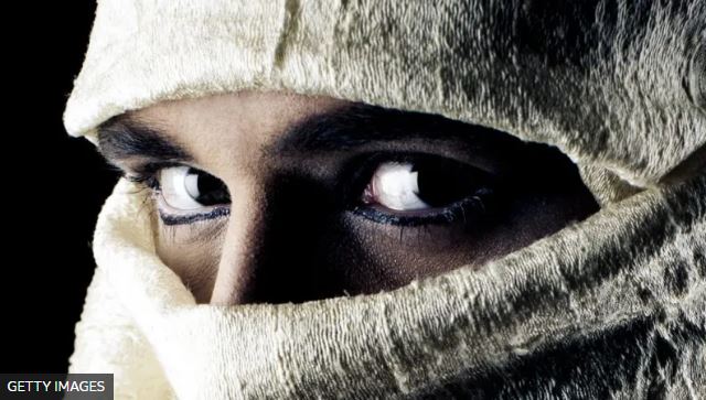 Quiénes eran los Hassassins, la secta que aterrorizó a cristianos y musulmanes en la Edad Media y de la que proviene la palabra asesino