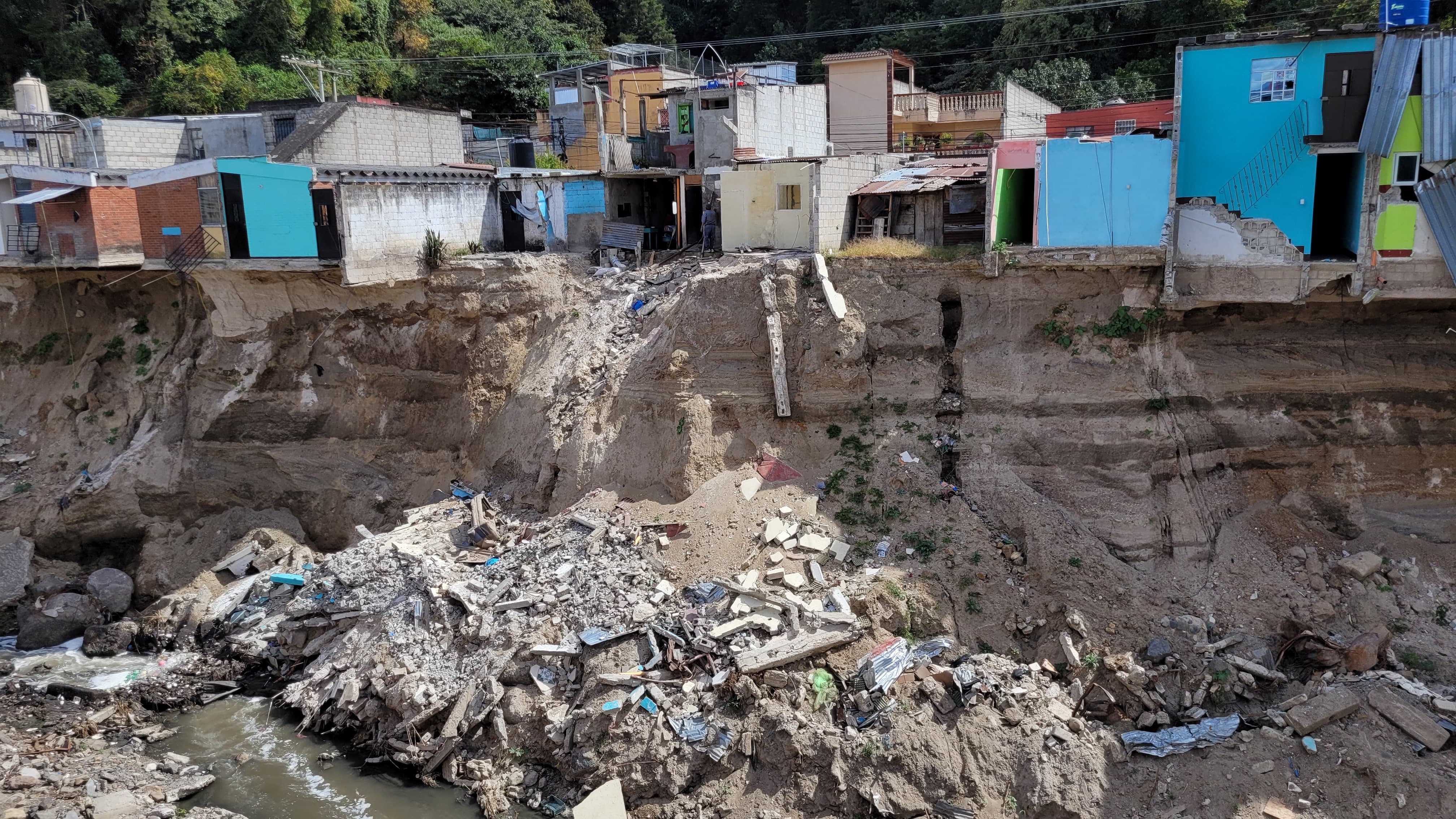 DAÑOS EN CASAS EN RÍO PINULA