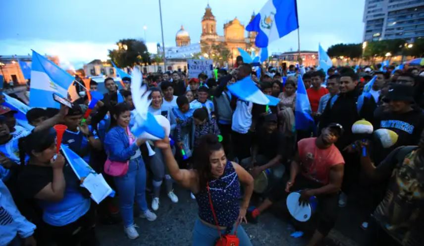 EE. UU. anuncia restricciones de visa a 300 guatemaltecos, incluyendo 100 diputados del Congreso a quienes señala de “socavar la democracia”