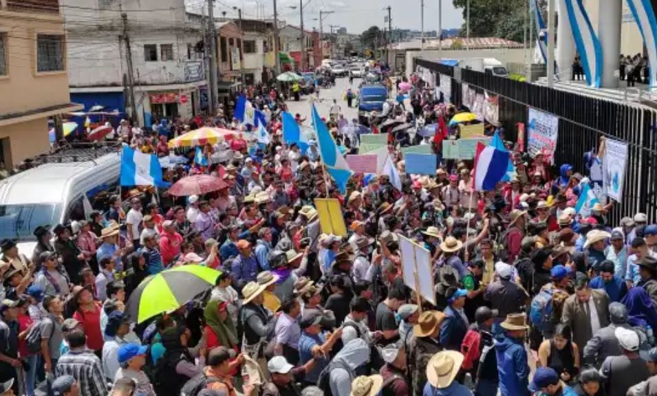 Autoridades indígenas afirman que “golpe de Estado” sigue en desarrollo en Guatemala pese a fallo de la CC que garantiza transición