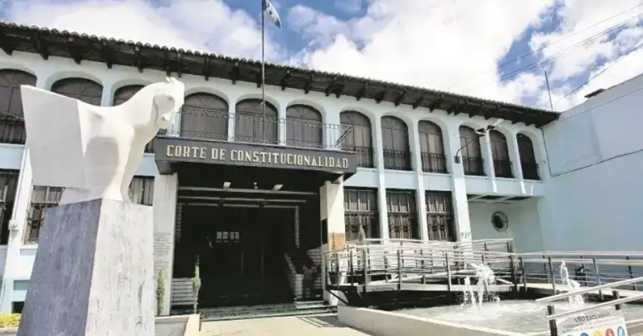 CC admite para su trámite solicitud de amparo que presentó Karen Fischer para pedir al Congreso integrar Pleno del TSE