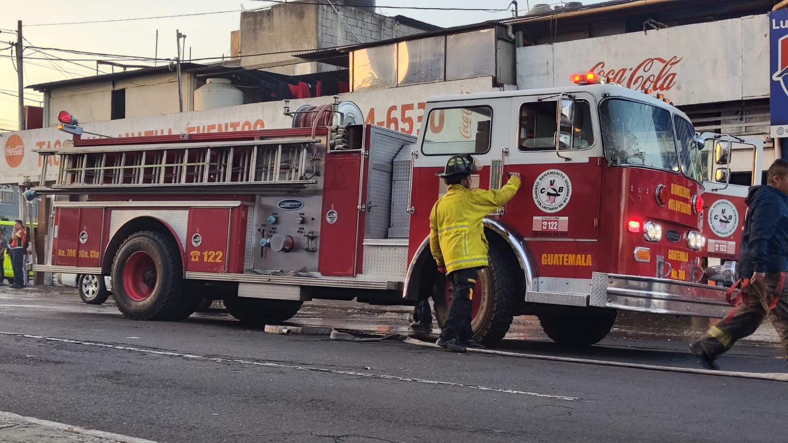 Se incendia taquería: bomberos reportan que un local comercial se quemó en la zona 12 capitalina