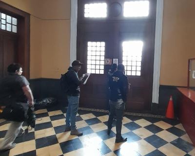 Catean el Paraninfo Universitario: fiscales del MP y la PNC capturan a dos estudiantes