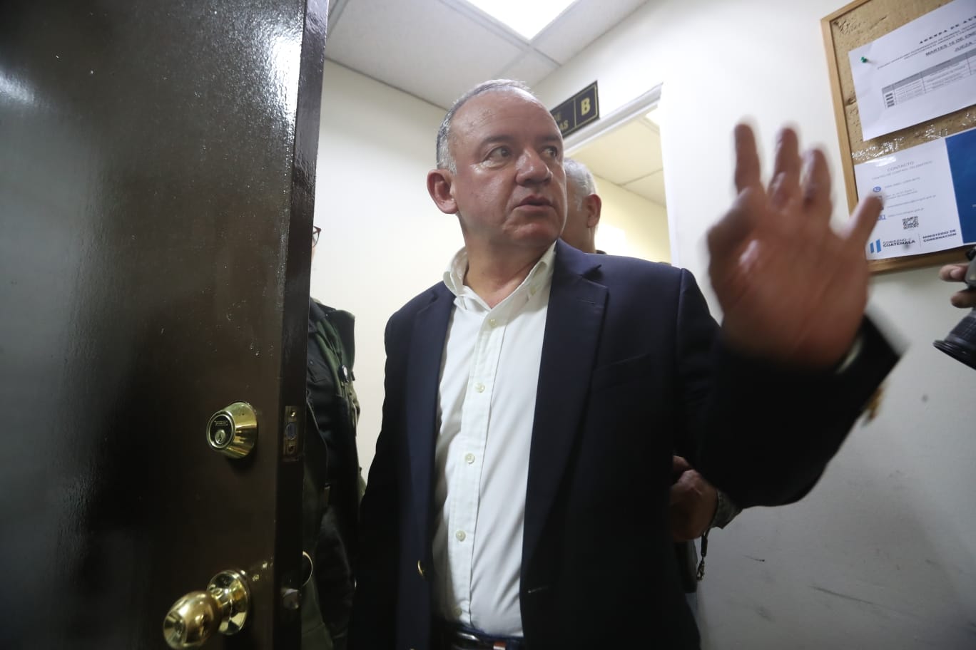 Jueza dicta falta de mérito a favor de Napoleón Barrientos y ordena su libertad