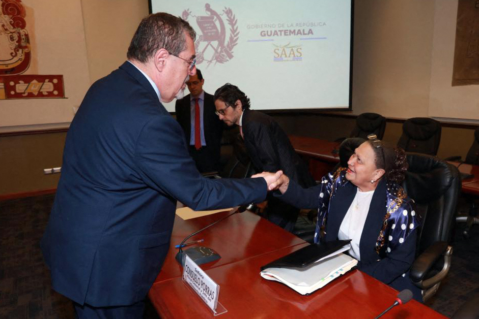 Consuelo Porras invita a Bernardo Arévalo a una “reunión de trabajo” en el MP