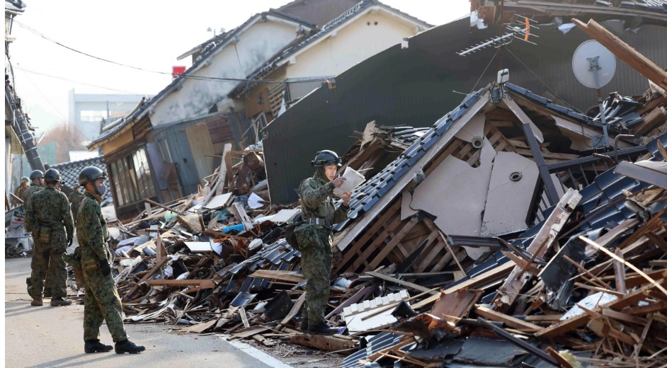 Milagro tras terremoto en Japón: Mujer de 90 años es encontrada viva cinco días después de la tragedia