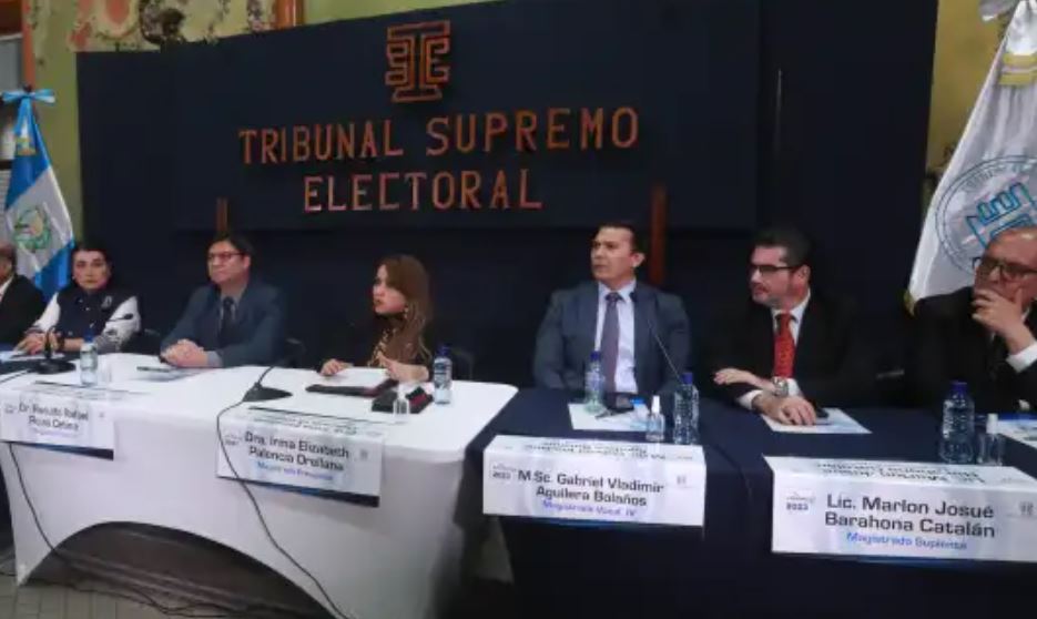 Magistrados del TSE con orden de detención se pondrán a disposición de un juez