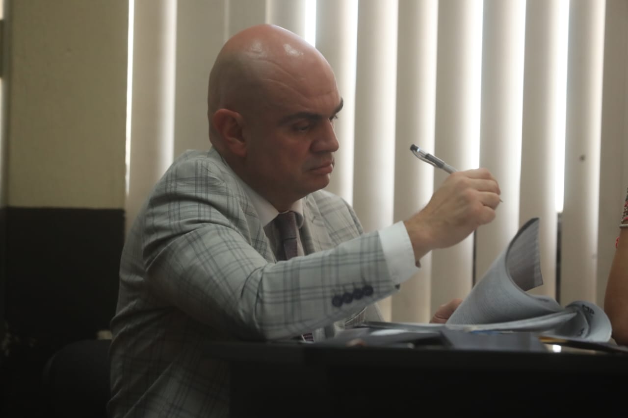 Abogado acepta cargos y es sentenciado a prisión conmutable y a un pago al Estado por reparación digna