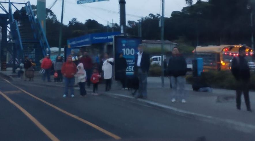 Municipalidad de Mixco denuncia asaltos a personas en paradas de la Roosevelt y pide al Mingob que accione