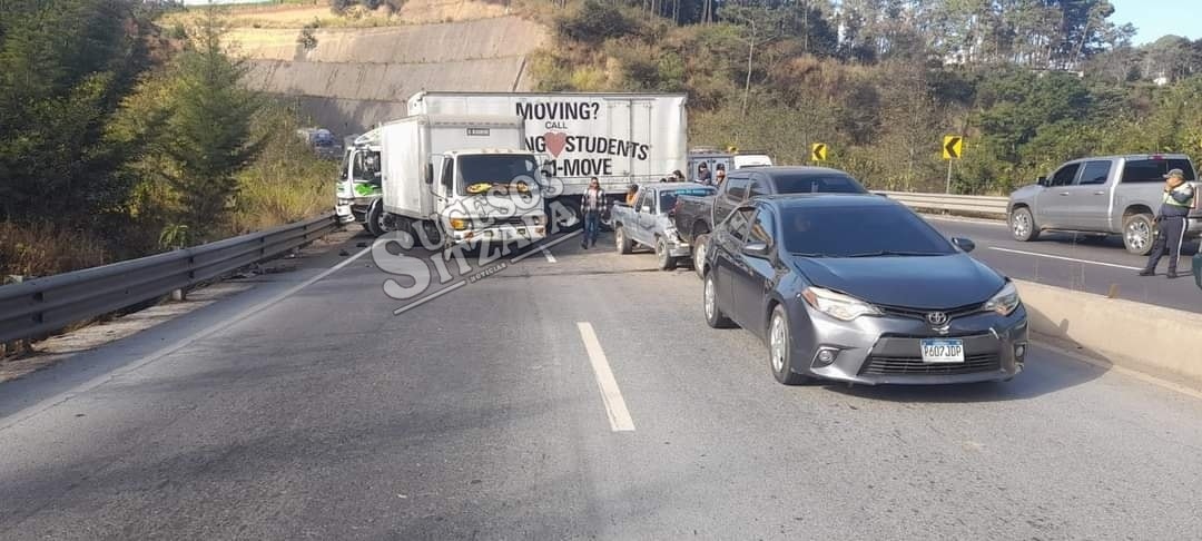 Accidente en el libramiento de Chimaltenango: cinco carros chocan debido a la cola que generaba un percance previo