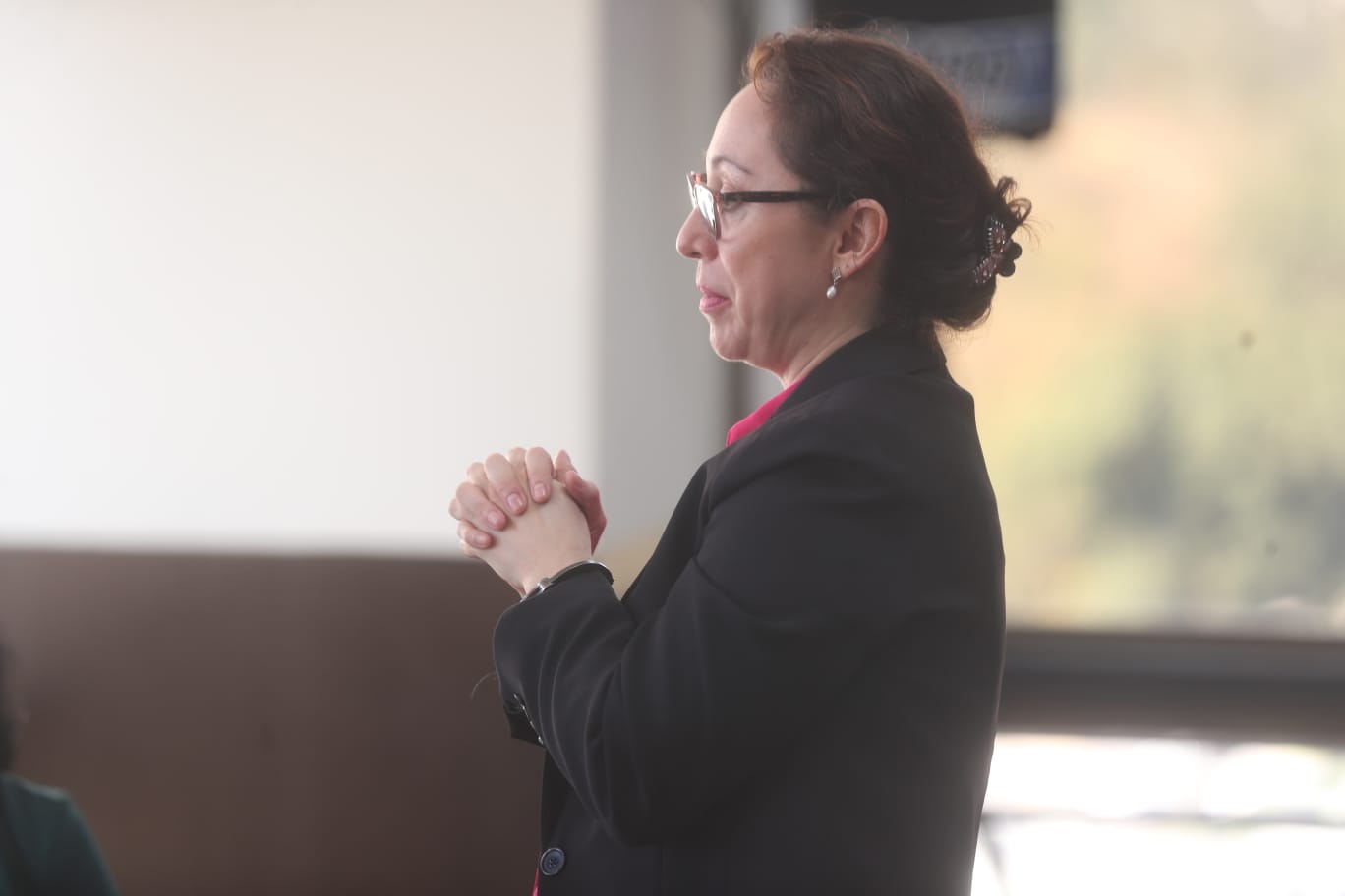 Exfiscal Virginia Laparra recupera su libertad y le otorgan arresto domiciliario