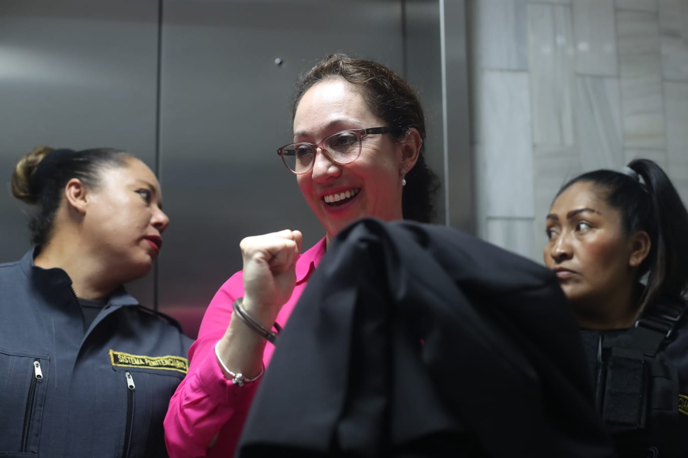 Sala rechaza apelaciones y confirma medidas sustitutivas de Virginia Laparra