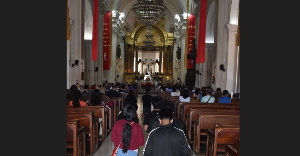 Feligreses comienzan a abarrotar la Basílica de Esquipulas para venerar al Cristo Negro
