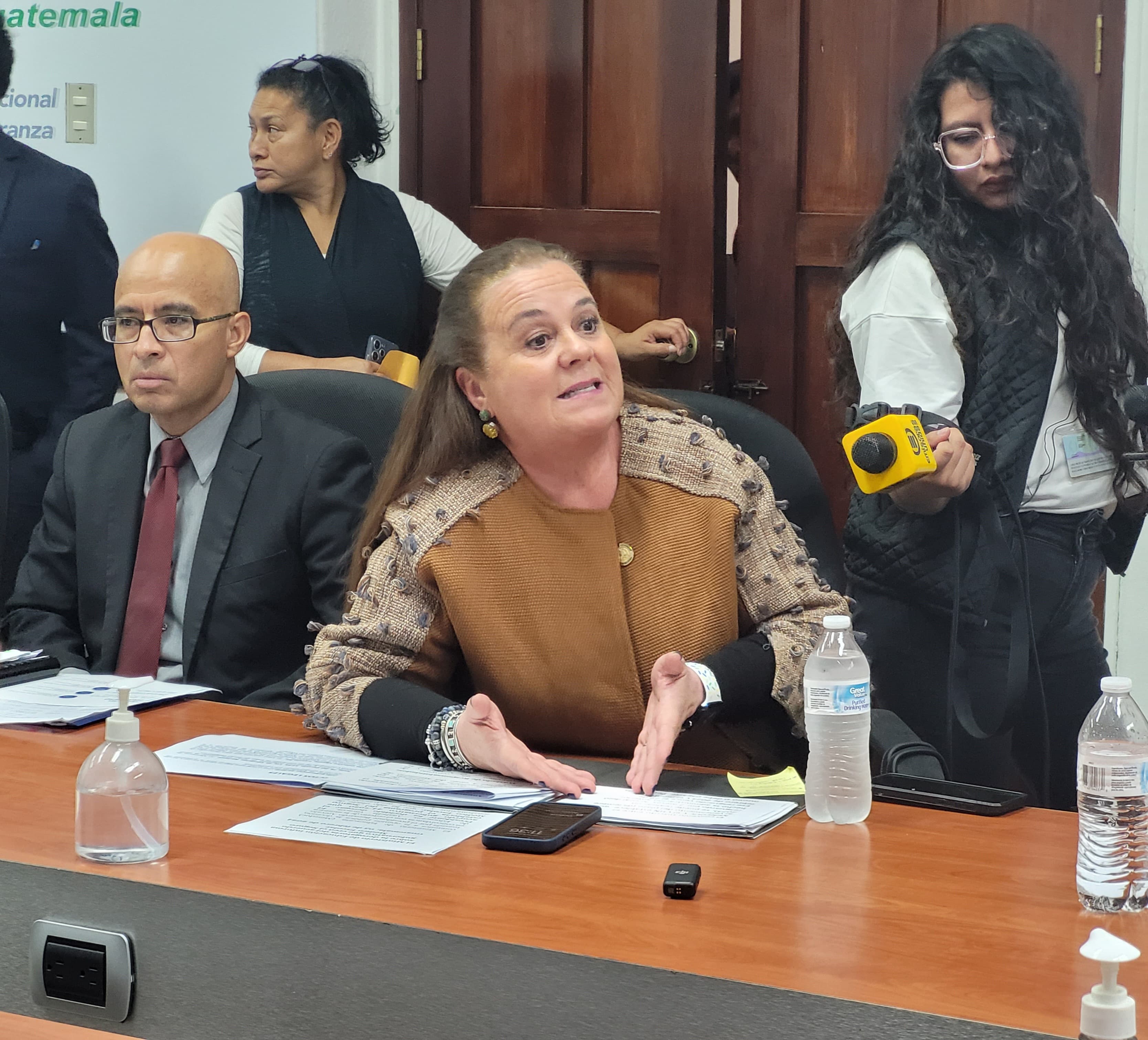 Ministerio de Educación reitera que el seguro médico escolar ahora lo dará el Ministerio de Salud