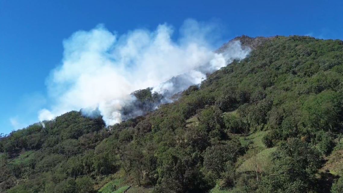 Incendio en volcán de Agua ha sido controlado en 60 %, según Conred