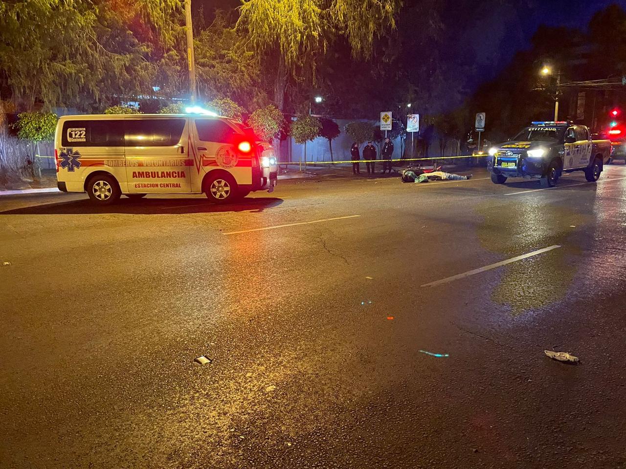 Hombre muere y otro queda herido en choque de motos en zona 9 de la capital