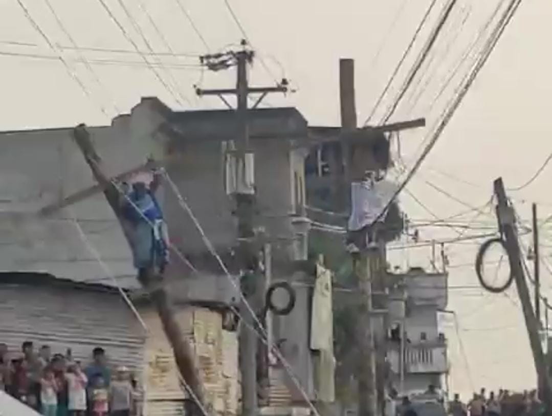Crucifixión de Jesús en Colomba casi termina con una persona electrocutada