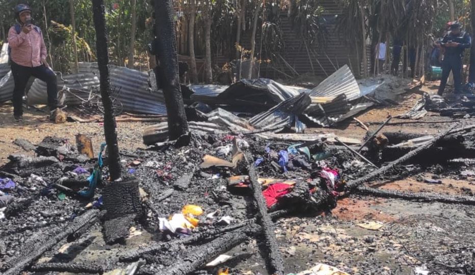 Gemelas de 3 años mueren abrazadas bajo la cama en un incendio en Coatepeque