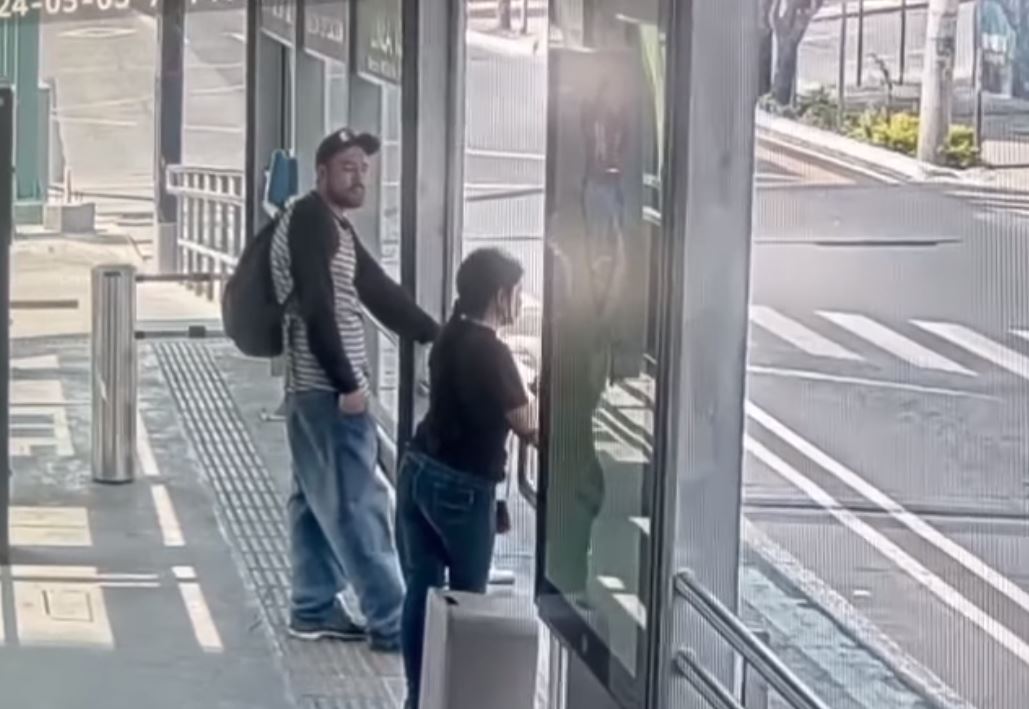 Autoridades ya identificaron a sujeto grabado en asalto en estación del Transmetro