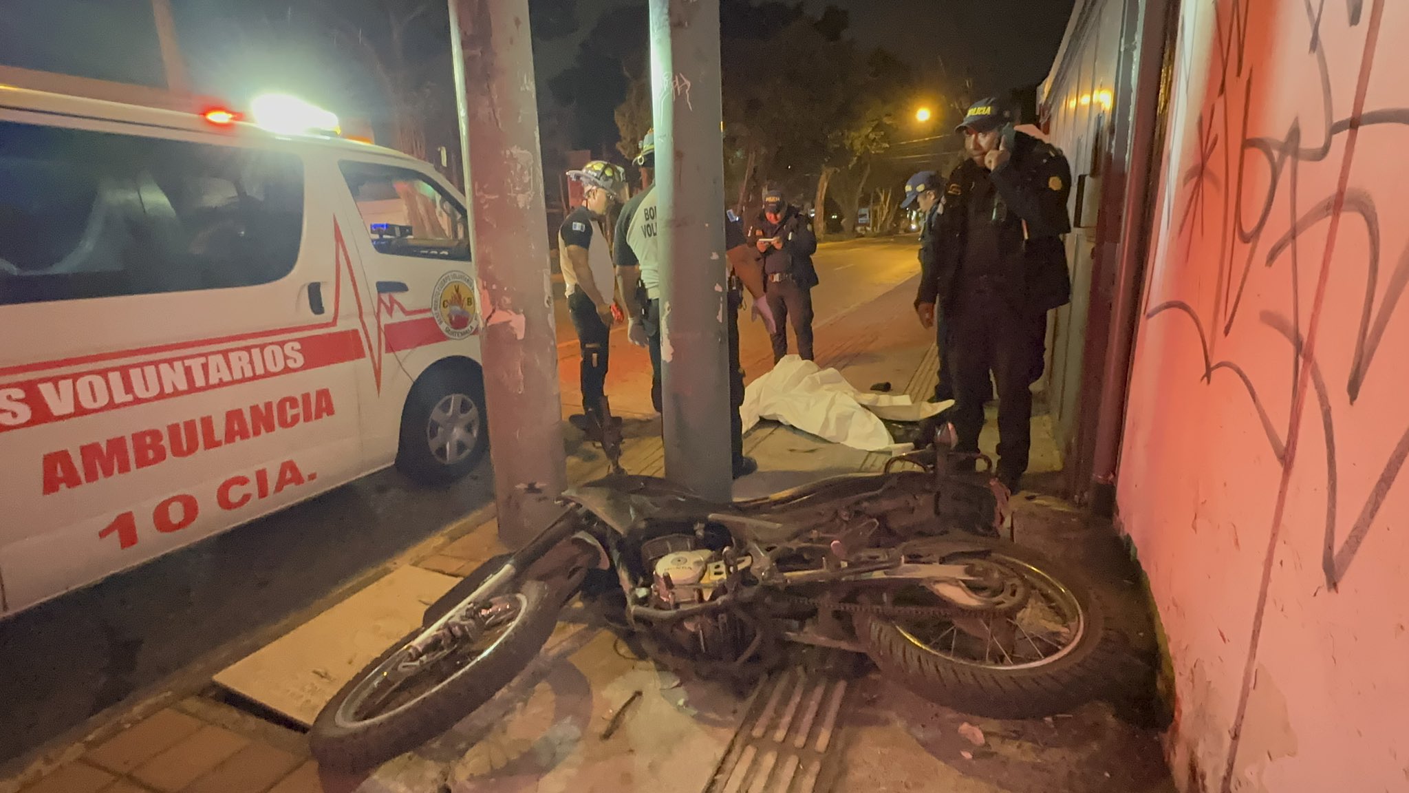 Matan a balazos a un agente de seguridad en la zona 9 y el tránsito es afectado en el área