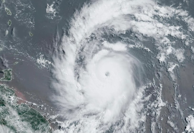 Poderoso huracán Beryl podría descargar más lluvias en el país