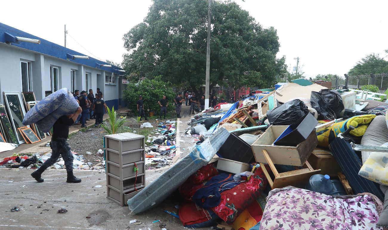 Exdirectores del SP revelan por dónde ingresan ilícitos a cárcel de El Infiernito