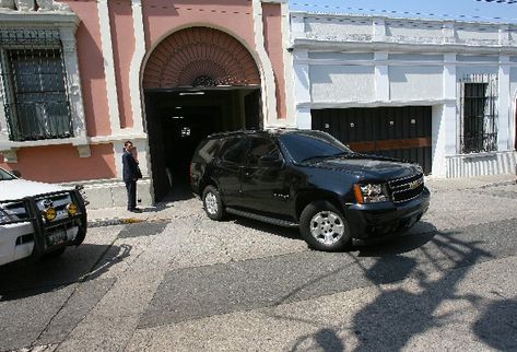 La presidenta del TSE, María Eugenia Villagrán,  recibió del Ministerio de Gobernación un vehículo blindado para su seguridad.