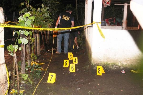 El dueño de la cantina intentó huir del ataque, sin éxito. (Foto Prensa Libre: Felipe Guzmán)