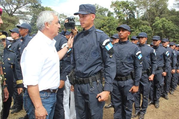 El mandatario Otto Pérez Molina preside la graduación de   nuevos policías en la academia de Cuilapa, Santa Rosa.