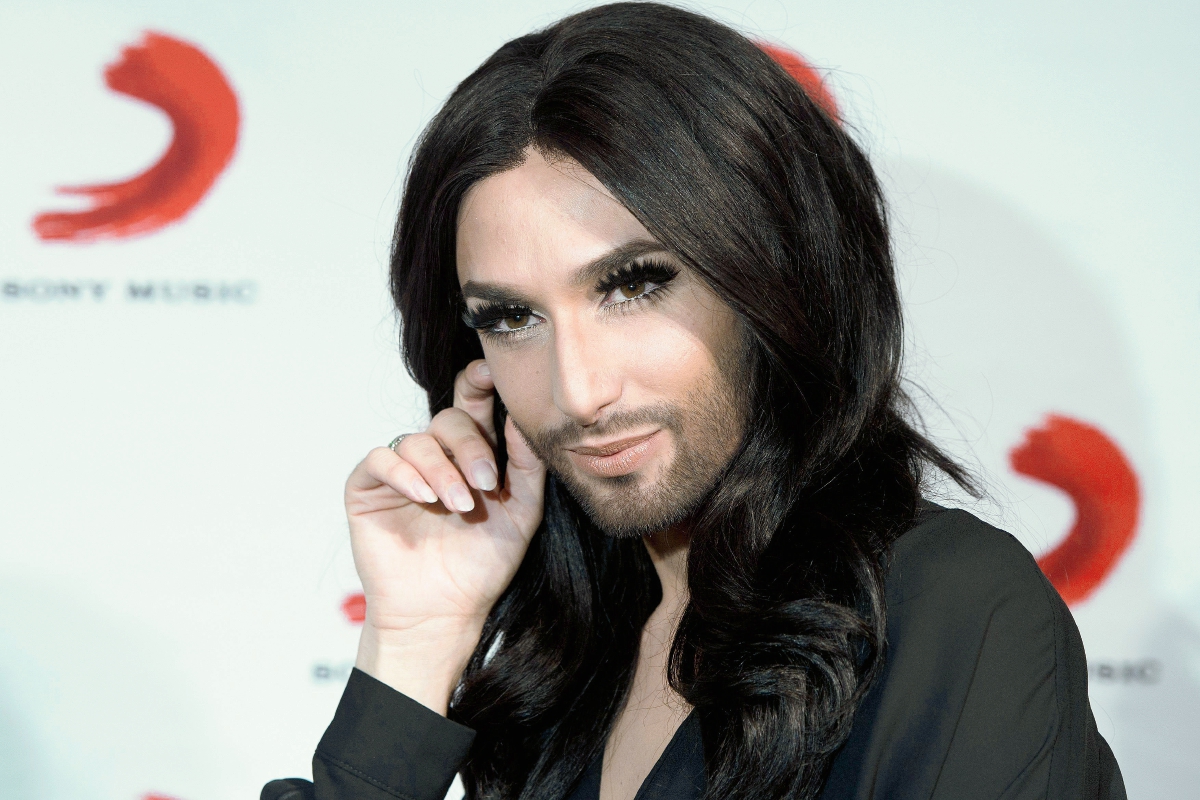 Conchita Wurst promociona sus canciones con sus seguidores en las redes sociales. (Foto Prensa Libre: EFE)