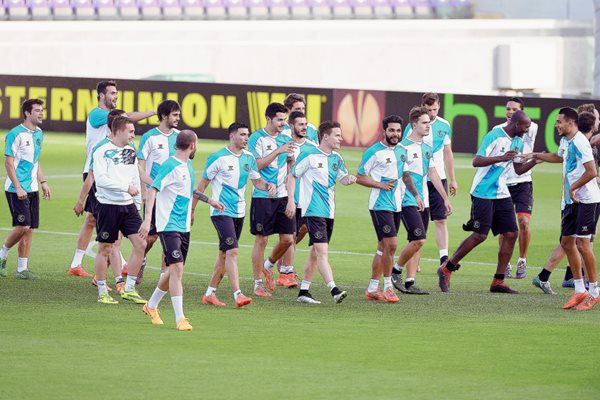 El Sevilla se entrenó ayer en el estadio Artemio Franchi en Florencia. (Foto Prensa Libre: AFP)