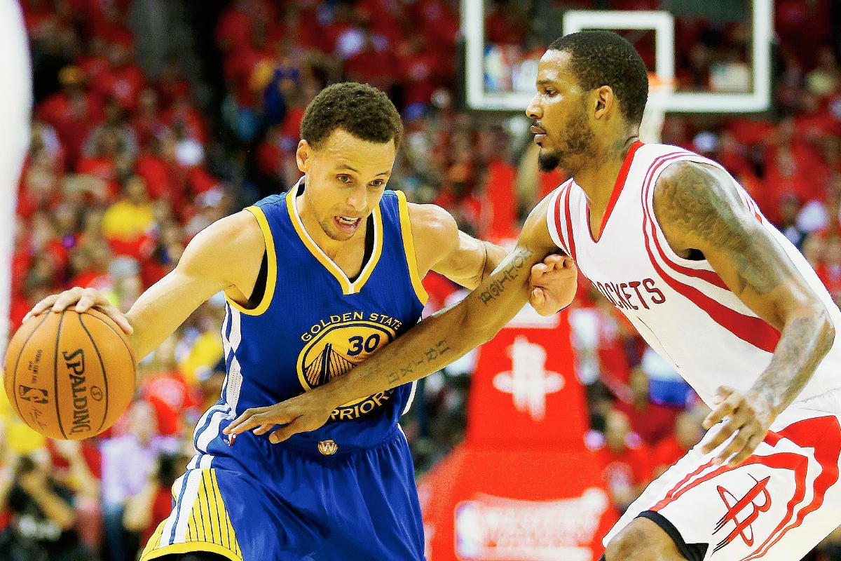 Warriors buscará liquidar la serie esta noche en el Toyota Center. (Foto Prensa Libre: AFP)