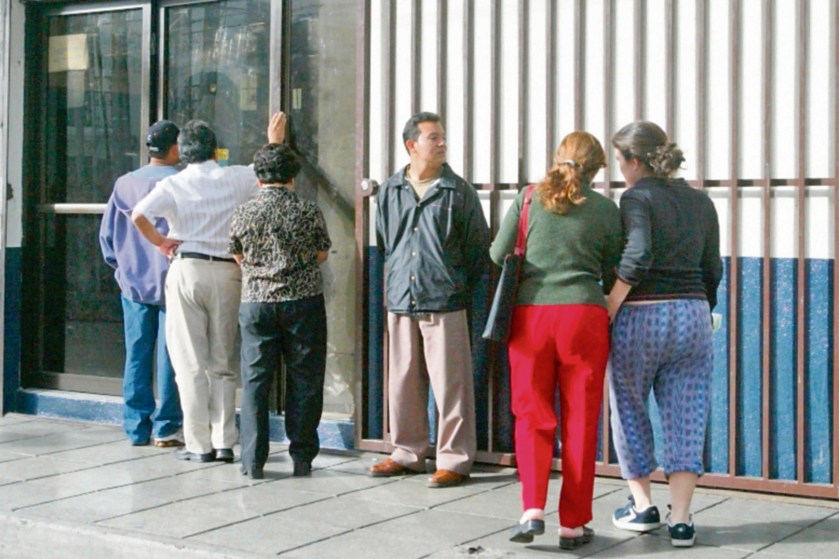 Los bancos abrirán las agencias ubicadas en centros comerciales.