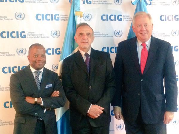 Tod Robinso, embajador de EE. UU., Iván Velásquez, jefe de Cicig y Tomas Shannon, consejero del Gobierno estadounidense en la última visita del alto funcionario al país. (Foto Prensa Libre: Hemeroteca PL)