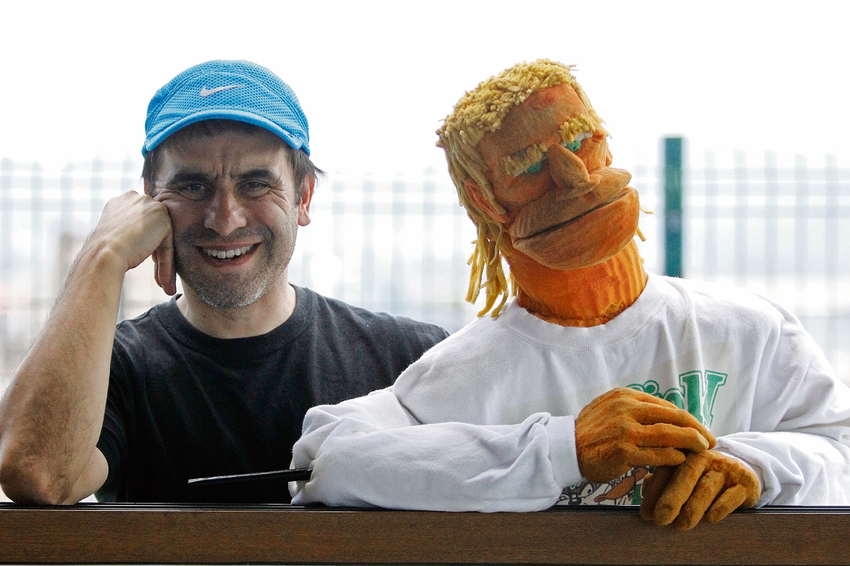 Sergio Mercurio presenta un espectáculo protagonizado por su títere Bobi. (Foto Prensa Libre: Keneth Cruz )