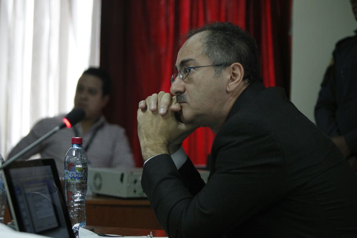 Pedro Muadi asiste a la audiencia de primera declaración en el Juzgado Undécimo. (Foto Prensa Libre: Paulo Raquec)