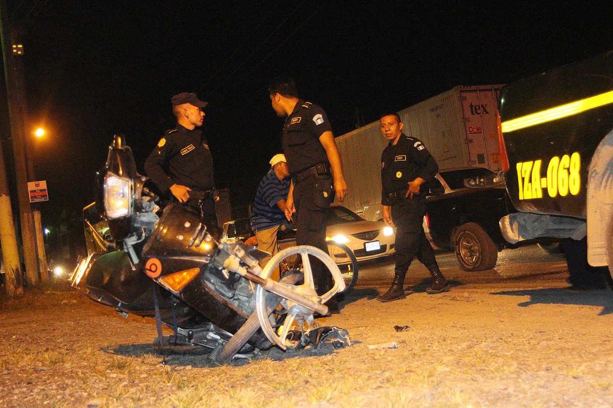 El accidente ocurrió en el km 293 de la ruta al Atlántico, Puerto Barrios, Izabal. (Foto Prensa Libre: Dony Stewart)