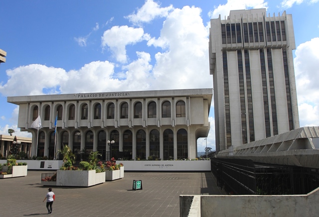 La Corte Suprema de Justicia y la Torre de Tribunales estarán cerradas este lunes. (Foto Prensa Libre: Hemeroteca PL)