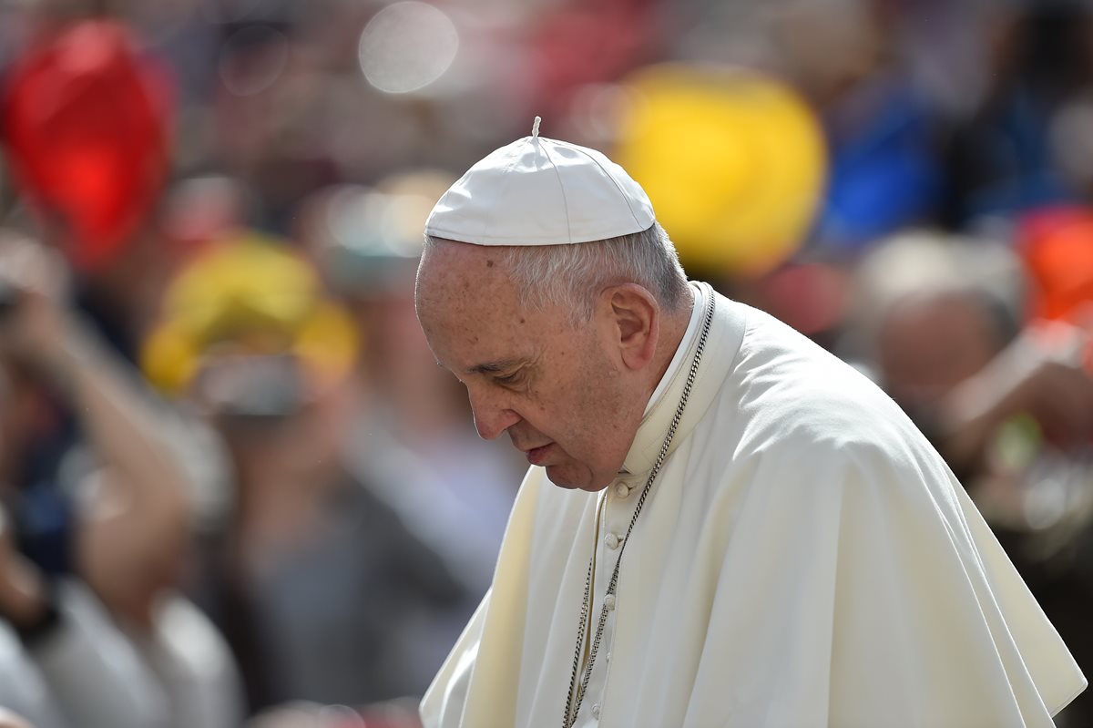 El papa Francisco, visita el sábado la isla griega de Lesbos. (Foto Prensa Libre: AFP).