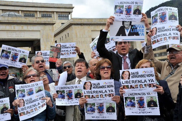 Periodistas exigen la liberación de Salud Hernández,Diego D'Pablos y Carlos Melo. (Foto Prensa Libre:EFE)