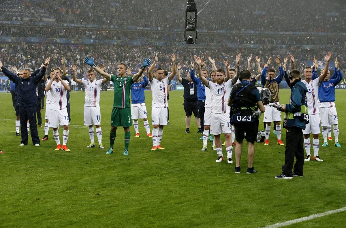 Los jugadores islandeses se ganaron el respeto de la afición mundial. (Foto Prensa Libre: EFE)