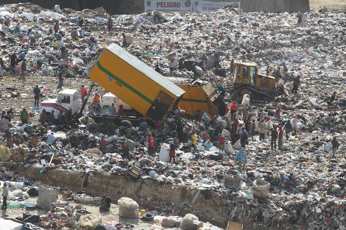 El Ministerio de Ambiente emplazó a la comuna capitalina para que cierre el relleno sanitario en la zona 3. (Foto Prensa Libre: Hemeroteca PL)