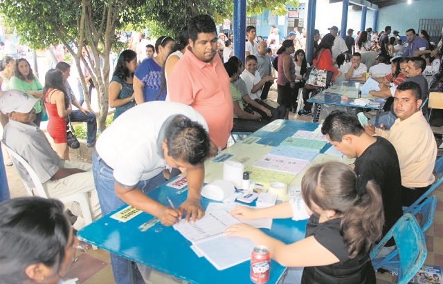 Para las elecciones del 2019 los migrantes podrán emitir el sufragio para Presidente y Vicepresidente. (Foto Prensa Libre: Hemeroteca PL)