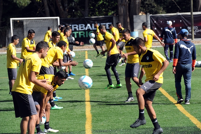 Comunicaciones comenzó el lunes el trabajo de cara al Torneo Clausura 2017. (Foto Prensa Libre: Edwin Fajardo).