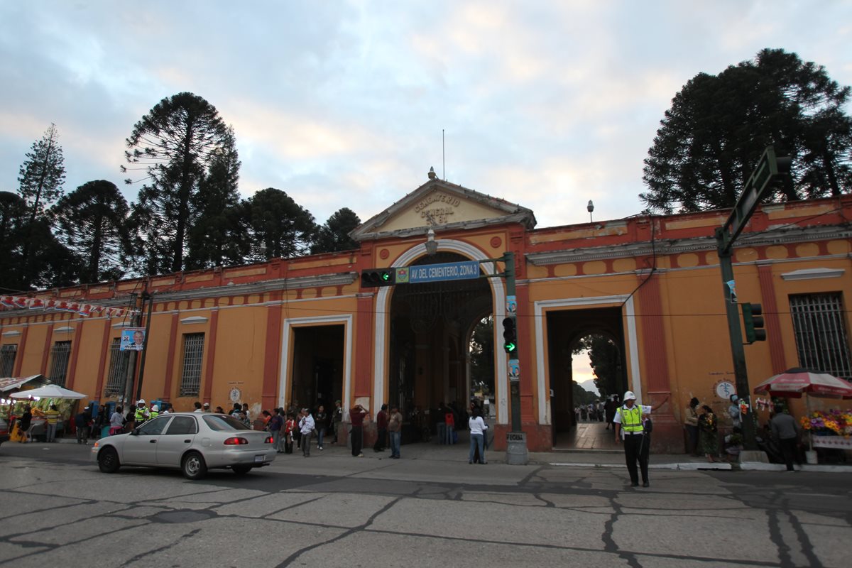 El Cementerio General realiza exhumaciones por falta de pago de los espacios. (Foto Prensa Libre: Hemeroteca PL)