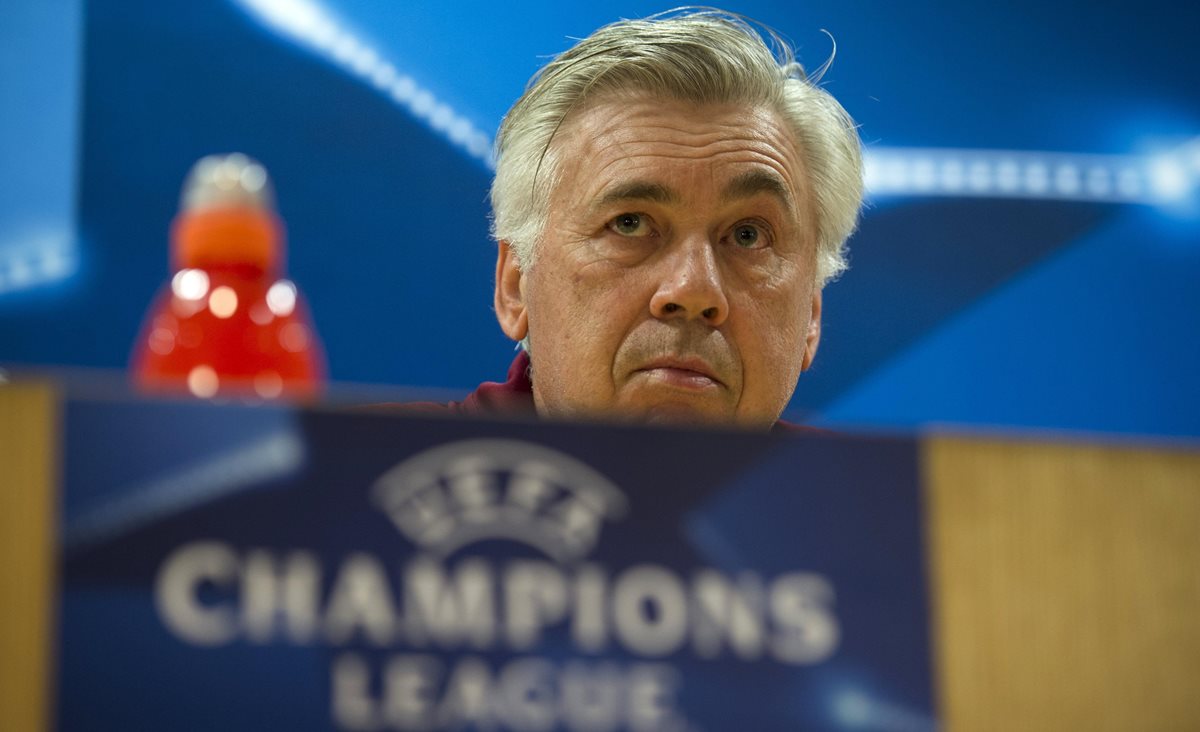 El técnico italiano Carlo Ancelotti durante la conferencia de prensa de este lunes previo al partido contra el Arsenal. (Foto Prensa Libre: EFE)