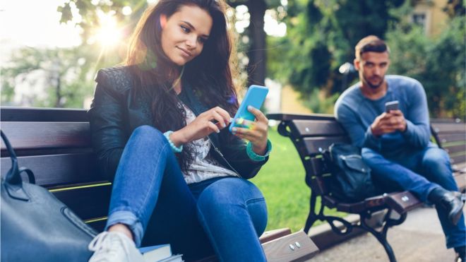 ¿Sabes en realidad con quién estás ligando en internet? (GETTY IMAGES)