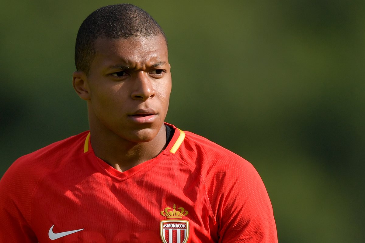 Kylian Mbappé será el centro de las miradas en la final de la Supercopa de Francia entre el AS Mónaco y el PSG. (Foto Prensa Libre: AFP)