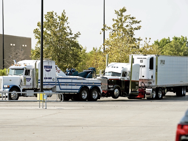 Camión donde perecieron asfixiados 10 migrantes hace una semana, en San Antonio, Texas, uno de ellos era guatemalteco. (Foto Prensa Libre: EFE)